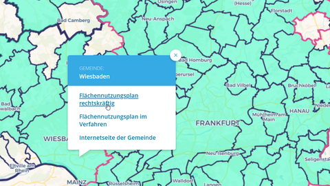 interaktive Karte FNP Abbildung der interaktiven Karte zur Suche der Flächennutzungspläne der Städte und Gemeinden in Hessen. Die Kartenfelder mit gemeldeten Links sind hellgrün. Als Beispiel für das Suchergebnis ist über der Beschriftung auf der Karte über Wiesbaden ein Dialogfeld in blauer und weißer Farbe mit der Beschriftung Gemeinde: Wiesbaden, Flächennutzungsplan rechtskräftig, Flächennutzungsplan im Verfahren und Internetseite der Gemeinde zu sehen.